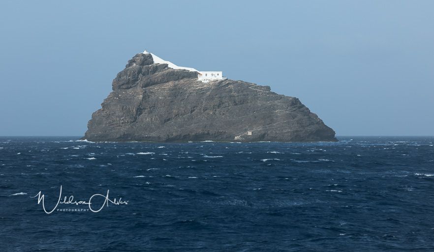 Îlot de Djéu surmonté d’un phare, entre São Vicente et Porto Novo